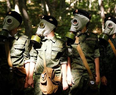戰(zhàn)斗民族不是被空喊出來的，俄羅斯少年軍校為戰(zhàn)爭做準備